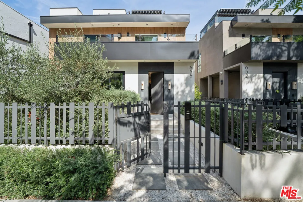 656 Huntley Drive West Hollywood, CA 90069