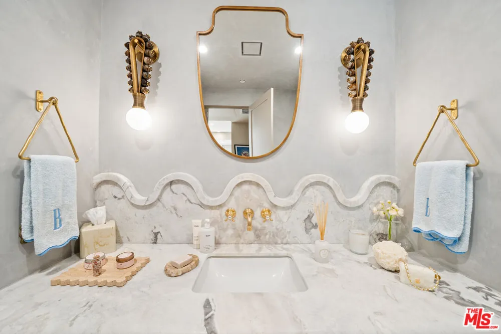 656 Huntley Drive West Hollywood, CA 90069