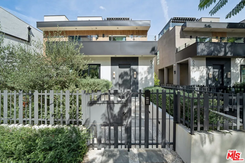 656 Huntley Drive West Hollywood, CA 90069