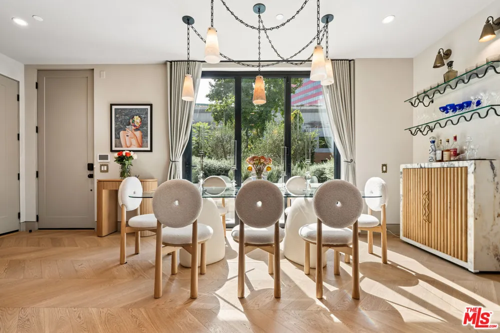 656 Huntley Drive West Hollywood, CA 90069