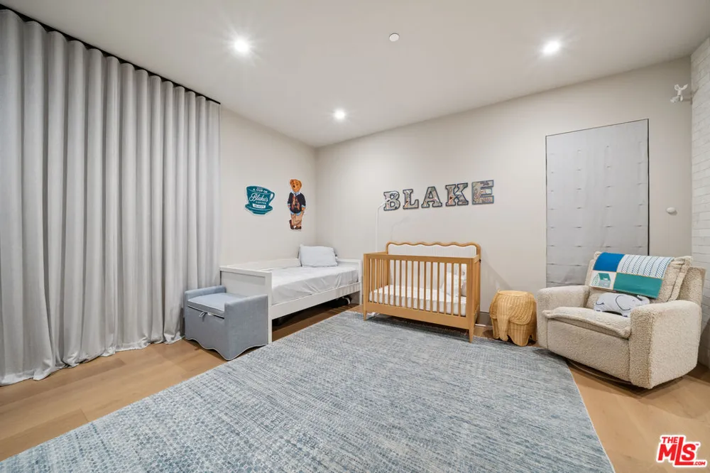 656 Huntley Drive West Hollywood, CA 90069