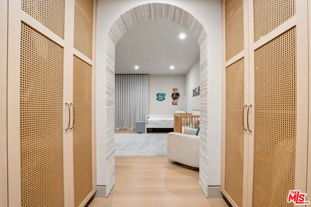 656 Huntley Drive West Hollywood, CA 90069