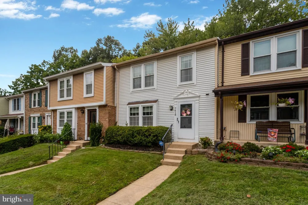 7418 GOLDEN HORSESHOE Springfield, VA 22153