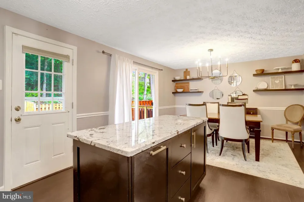 7418 GOLDEN HORSESHOE Springfield, VA 22153
