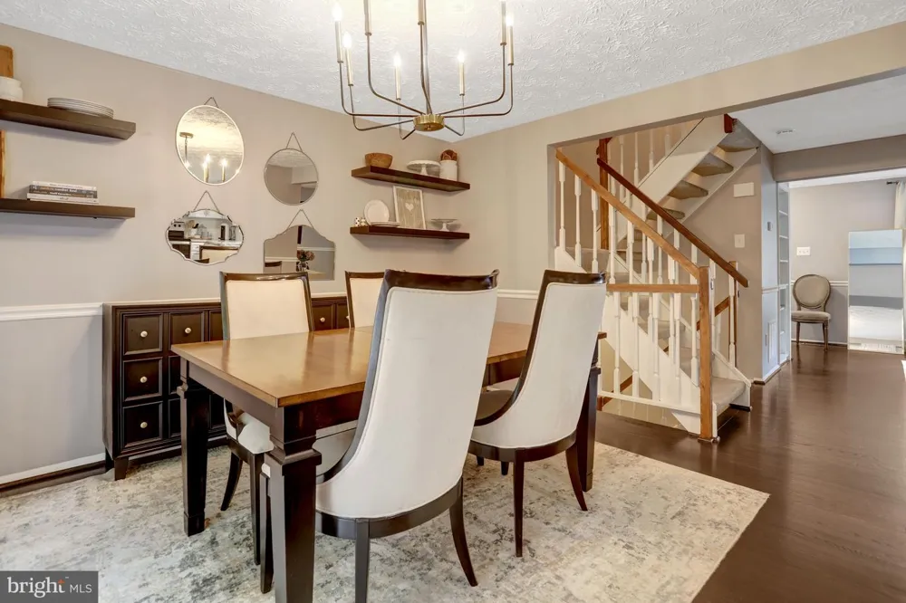 7418 GOLDEN HORSESHOE Springfield, VA 22153