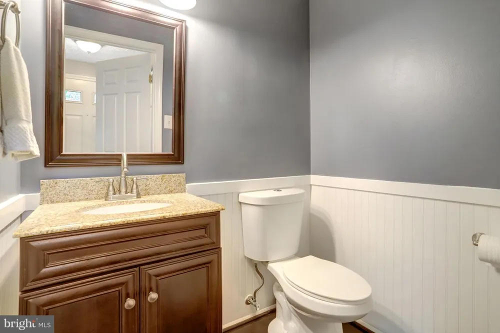7418 GOLDEN HORSESHOE Springfield, VA 22153