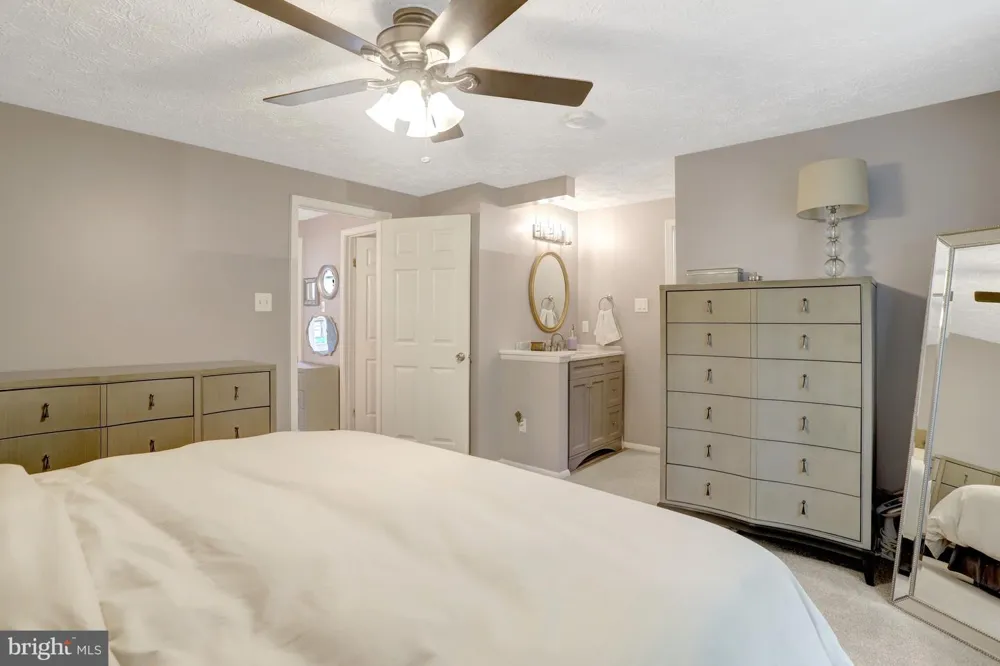 7418 GOLDEN HORSESHOE Springfield, VA 22153