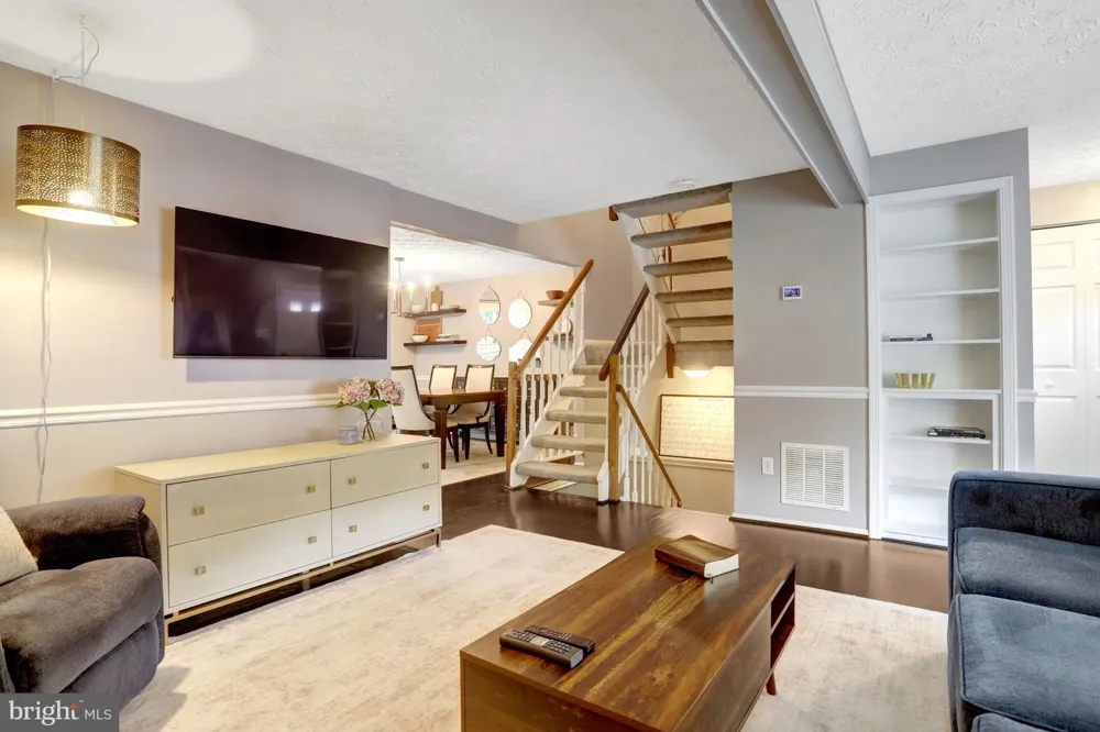 7418 GOLDEN HORSESHOE Springfield, VA 22153