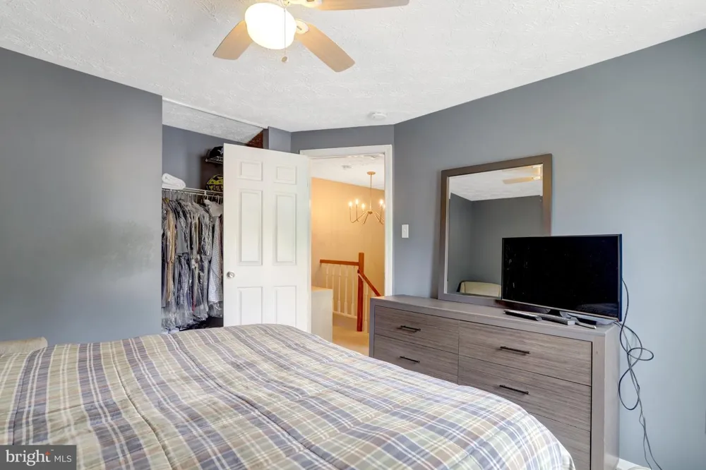 7418 GOLDEN HORSESHOE Springfield, VA 22153