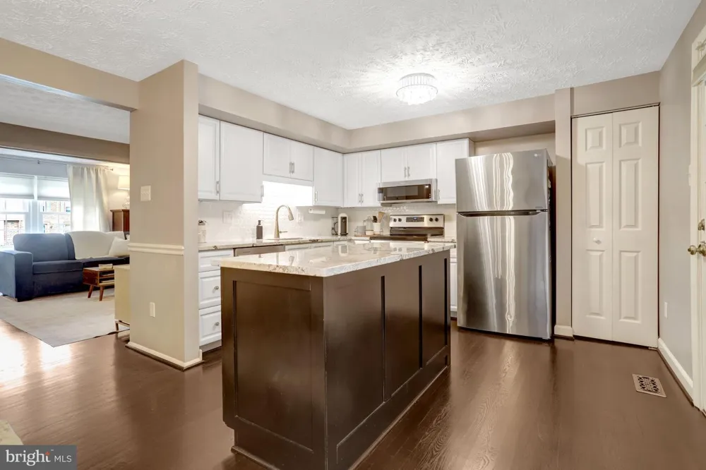 7418 GOLDEN HORSESHOE Springfield, VA 22153