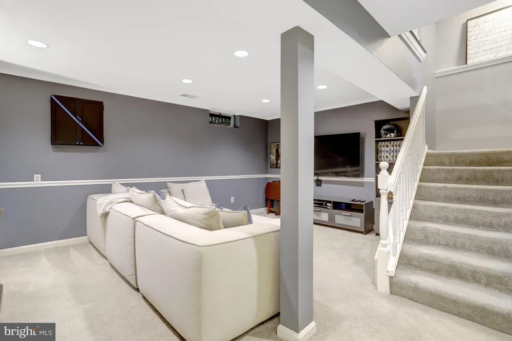 7418 GOLDEN HORSESHOE Springfield, VA 22153