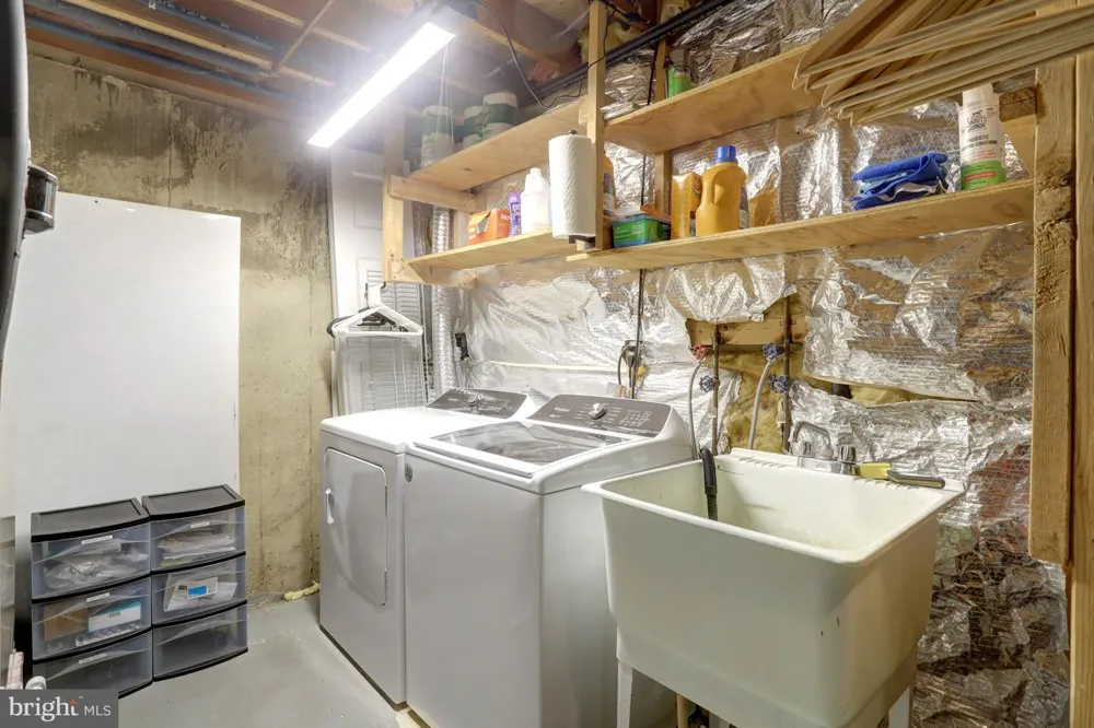 7418 GOLDEN HORSESHOE Springfield, VA 22153