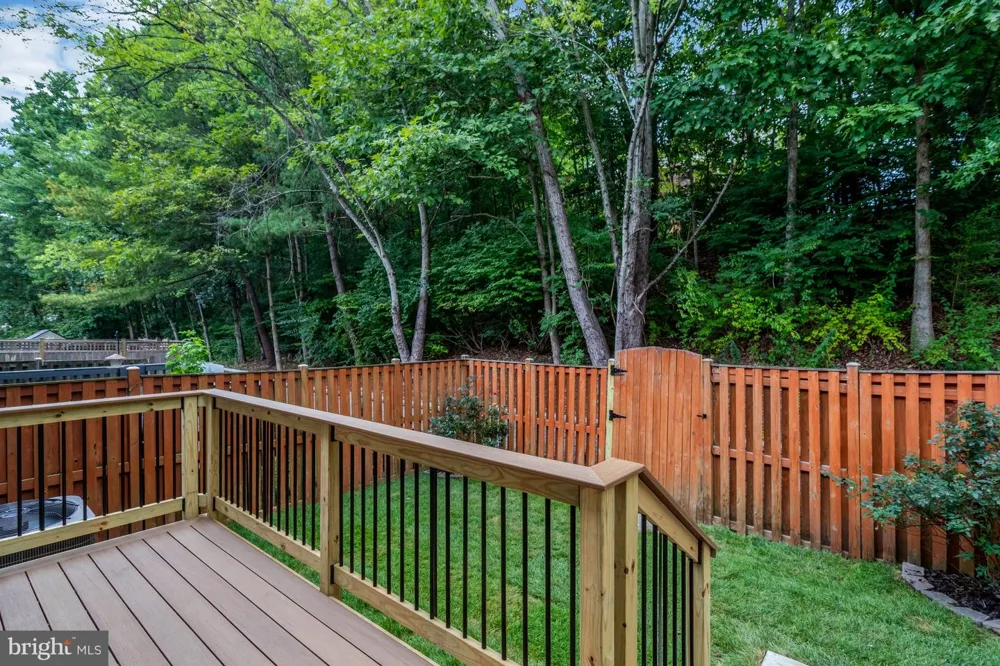 7418 GOLDEN HORSESHOE Springfield, VA 22153