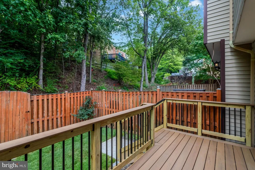 7418 GOLDEN HORSESHOE Springfield, VA 22153