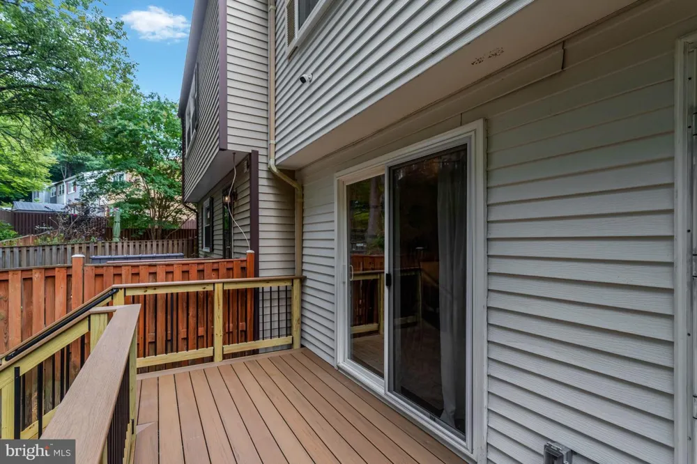 7418 GOLDEN HORSESHOE Springfield, VA 22153