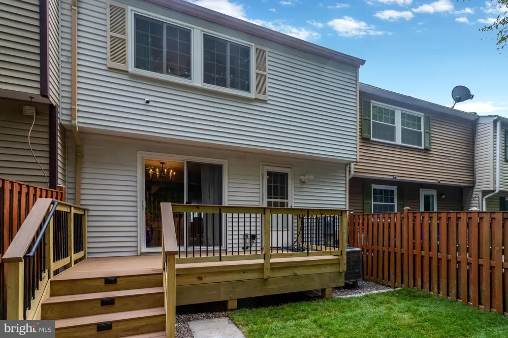 7418 GOLDEN HORSESHOE Springfield, VA 22153