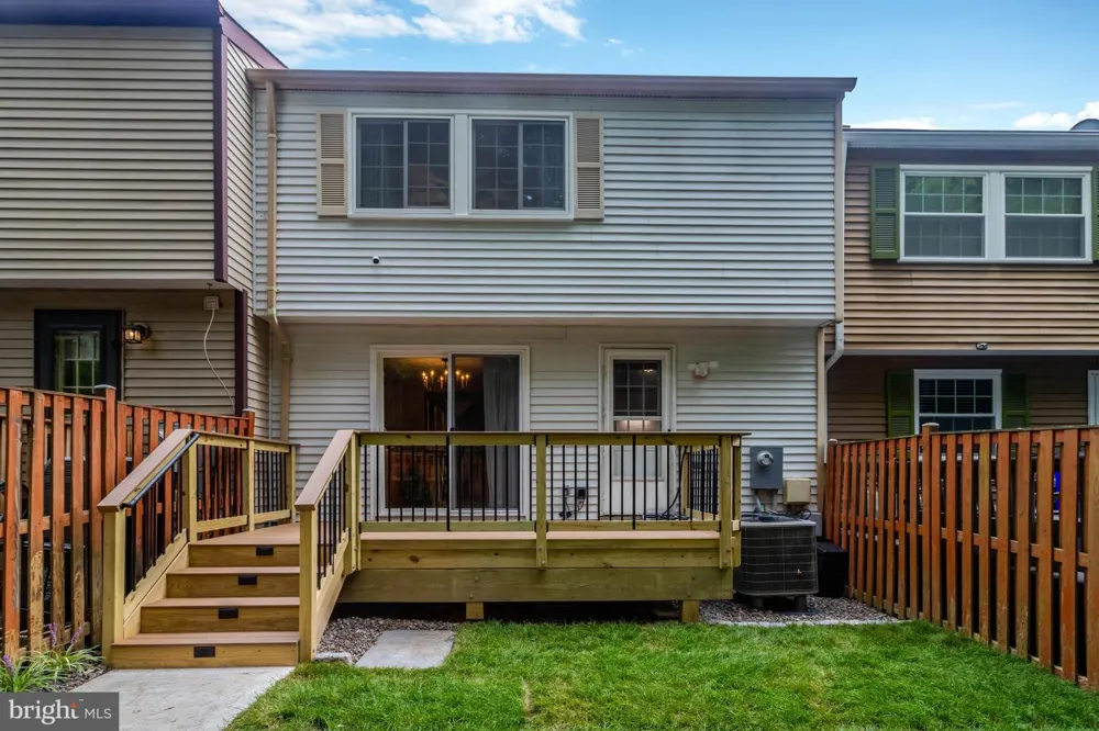 7418 GOLDEN HORSESHOE Springfield, VA 22153