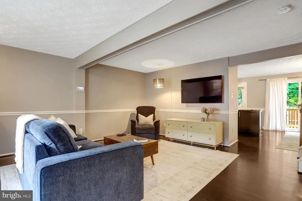 7418 GOLDEN HORSESHOE Springfield, VA 22153
