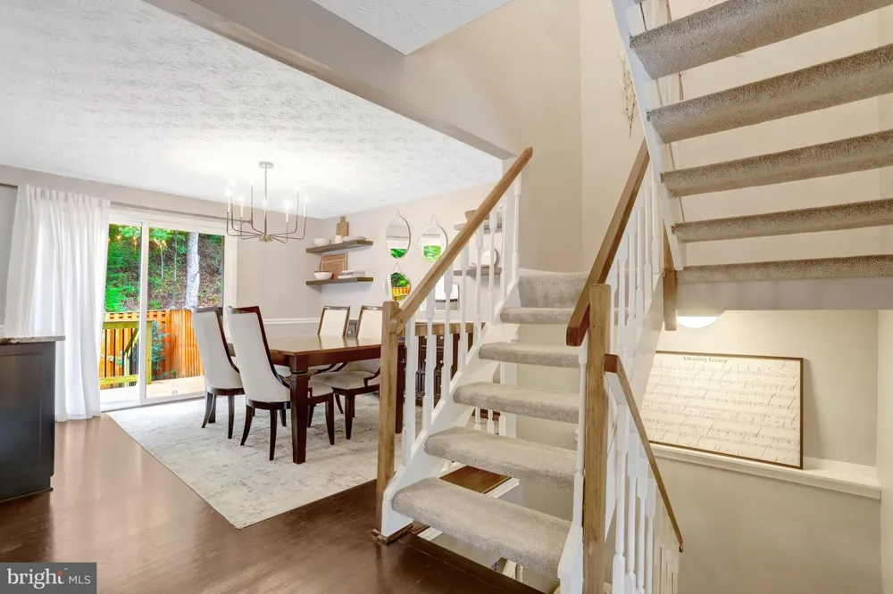 7418 GOLDEN HORSESHOE Springfield, VA 22153