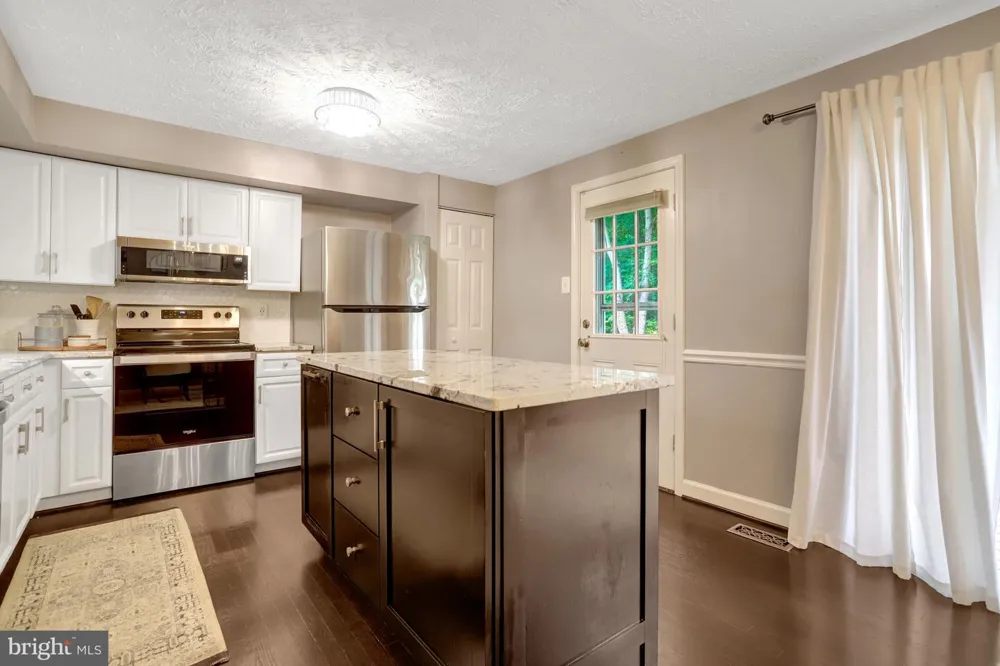 7418 GOLDEN HORSESHOE Springfield, VA 22153