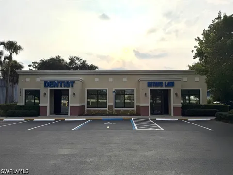 S Tamiami Trail