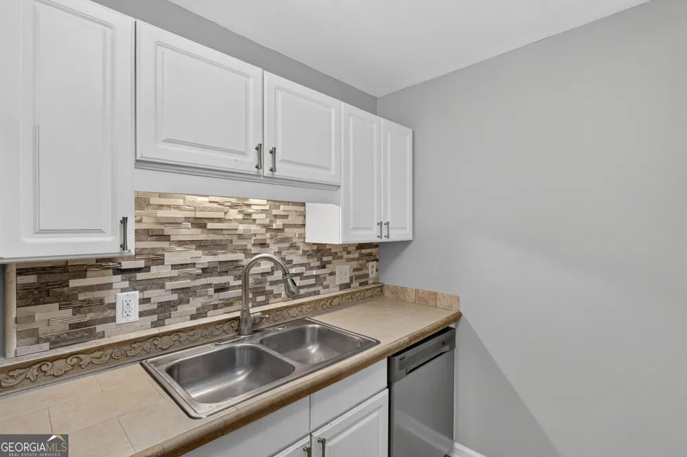 401 N CROMWELL RD Savannah, GA 31410
