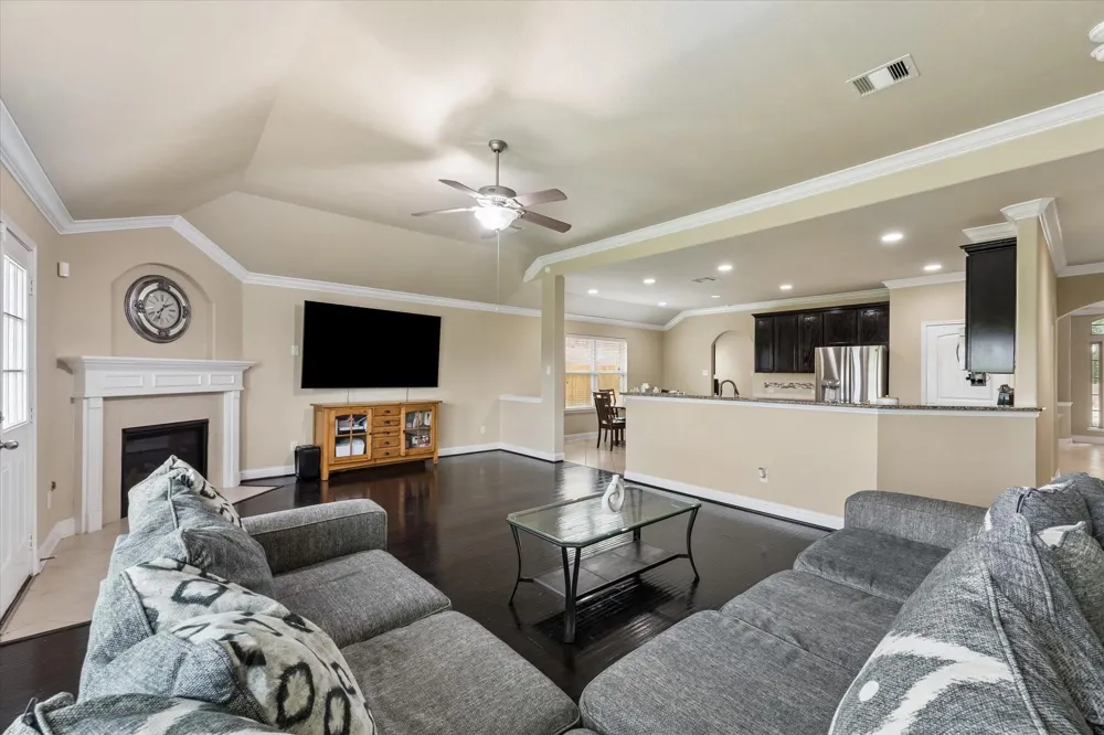 1521 Bluestone Edge Lane Pearland, TX 77089