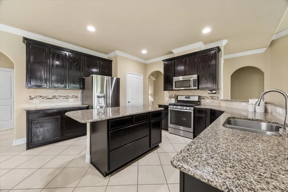 1521 Bluestone Edge Lane Pearland, TX 77089