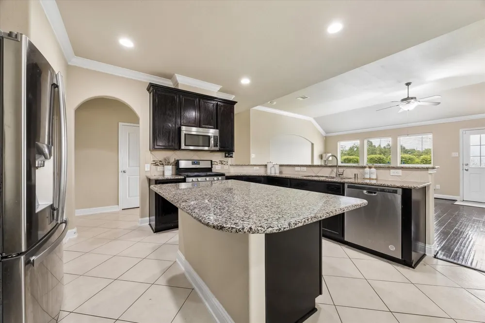 1521 Bluestone Edge Lane Pearland, TX 77089