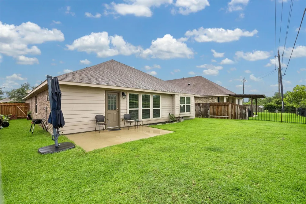 1521 Bluestone Edge Lane Pearland, TX 77089