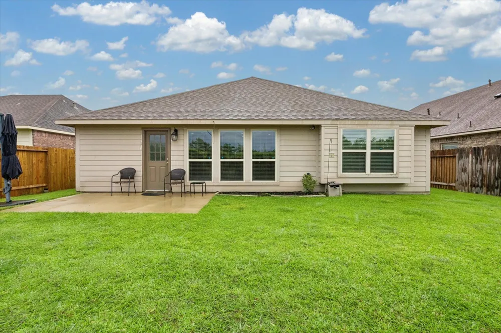 1521 Bluestone Edge Lane Pearland, TX 77089