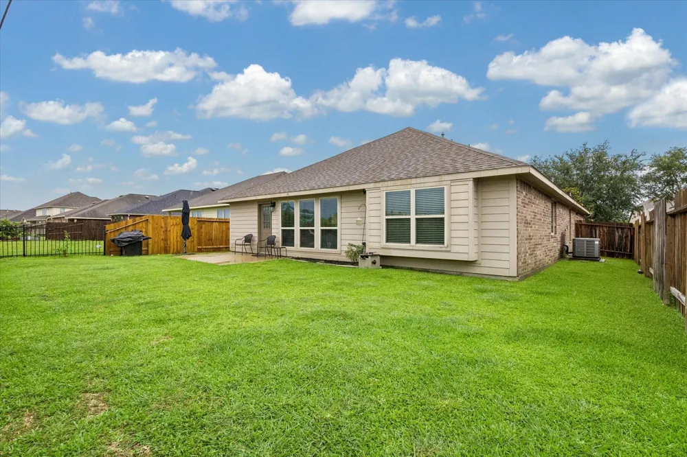 1521 Bluestone Edge Lane Pearland, TX 77089