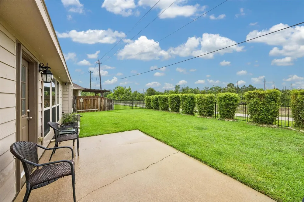 1521 Bluestone Edge Lane Pearland, TX 77089