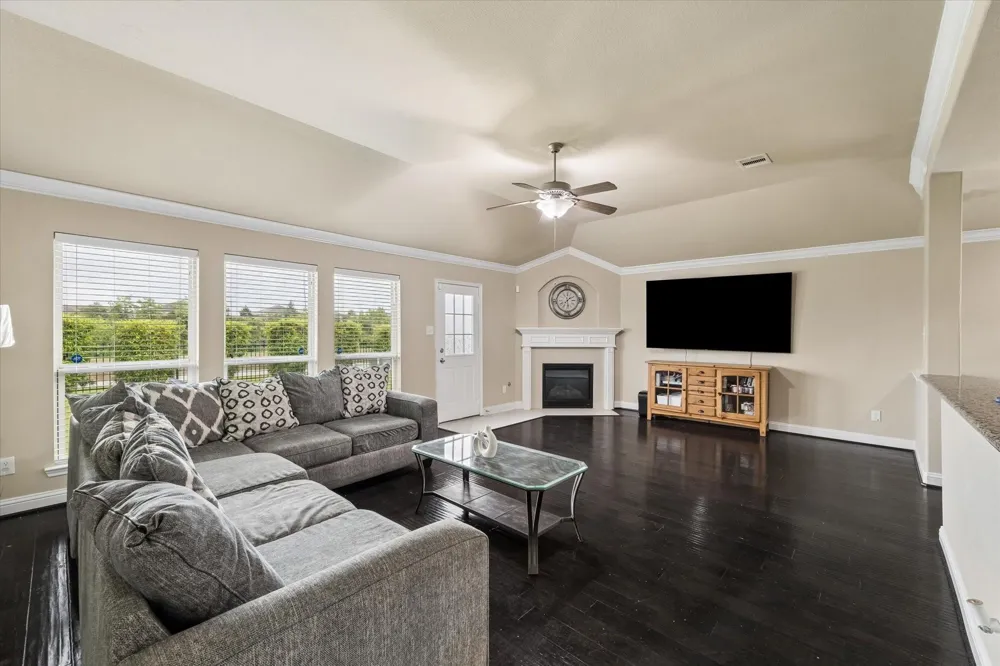 1521 Bluestone Edge Lane Pearland, TX 77089