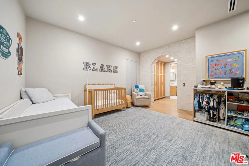 656 Huntley Drive #101 West Hollywood, CA 90069
