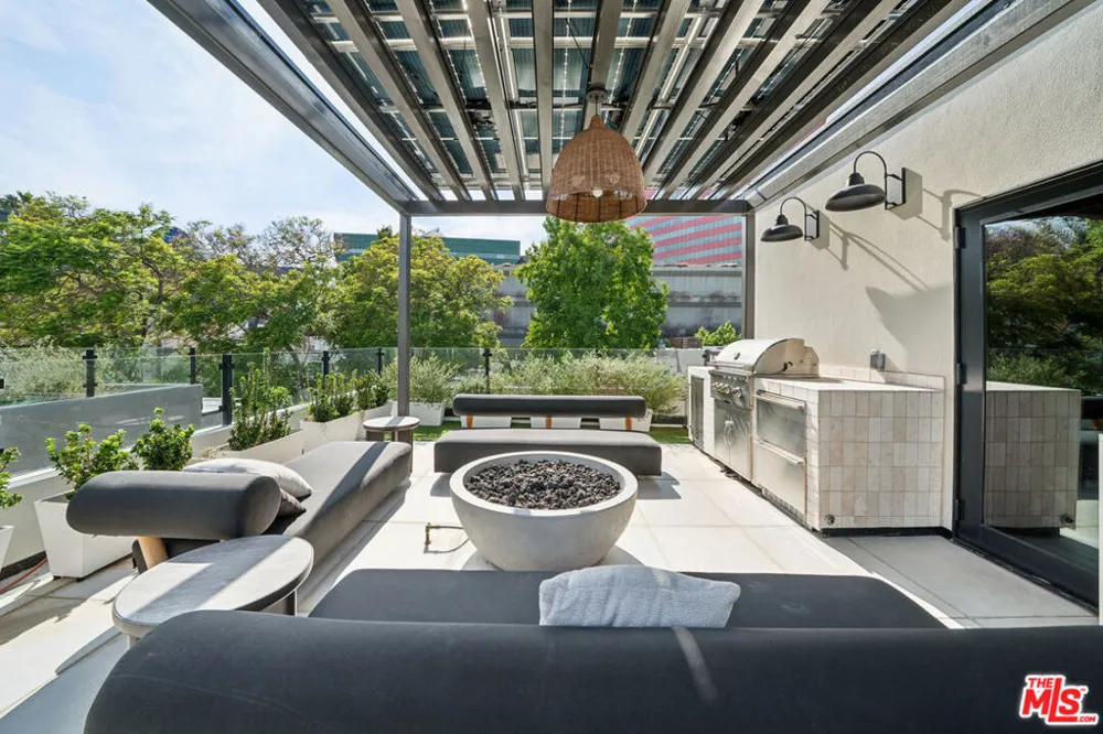 656 Huntley Drive #101 West Hollywood, CA 90069