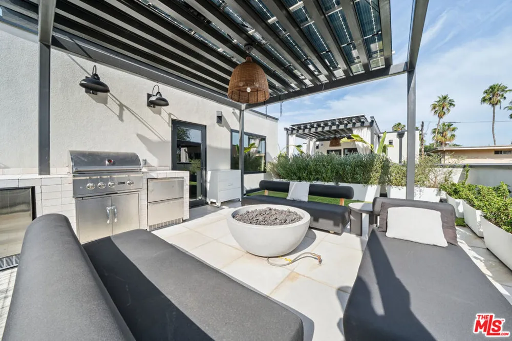 656 Huntley Drive #101 West Hollywood, CA 90069