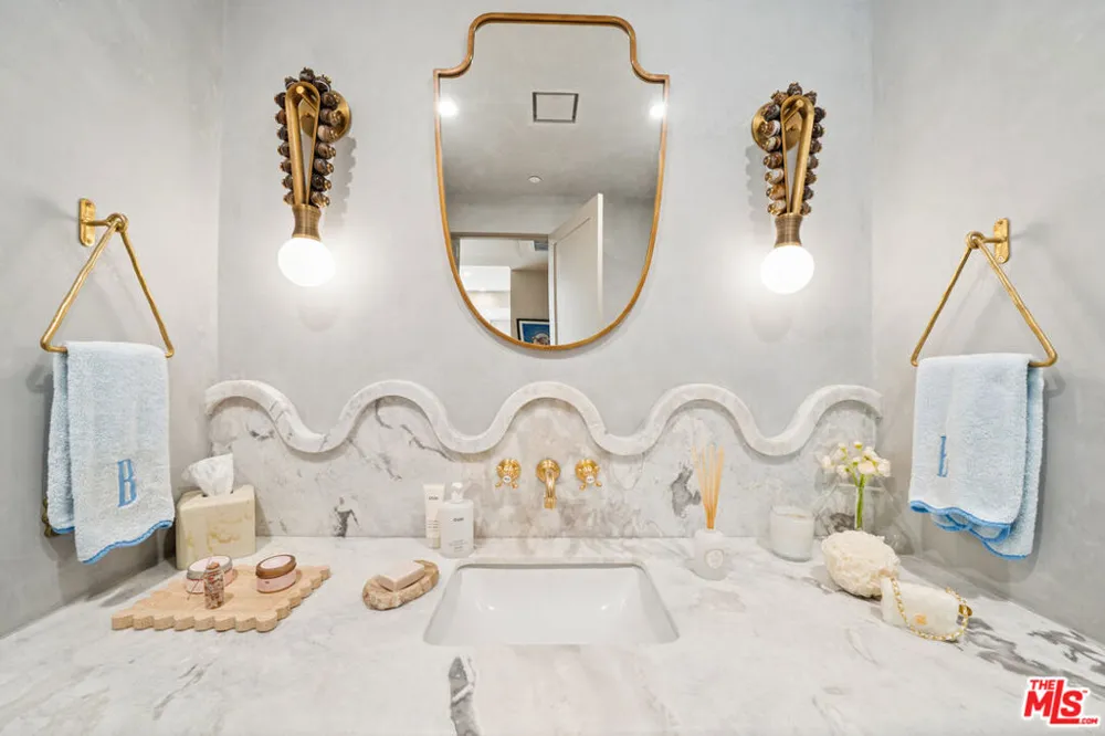 656 Huntley Drive #101 West Hollywood, CA 90069