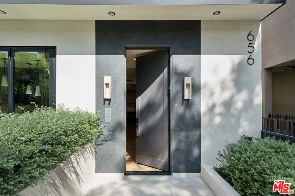 656 Huntley Drive #101 West Hollywood, CA 90069