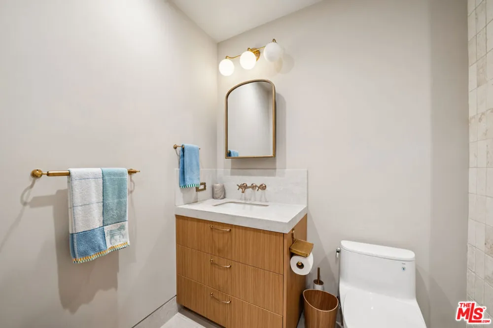 656 Huntley Drive #101 West Hollywood, CA 90069