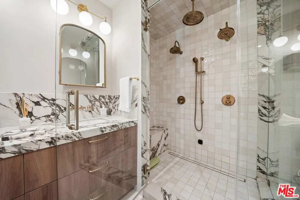 656 Huntley Drive #101 West Hollywood, CA 90069