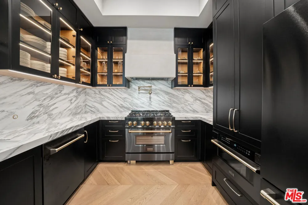 656 Huntley Drive #101 West Hollywood, CA 90069
