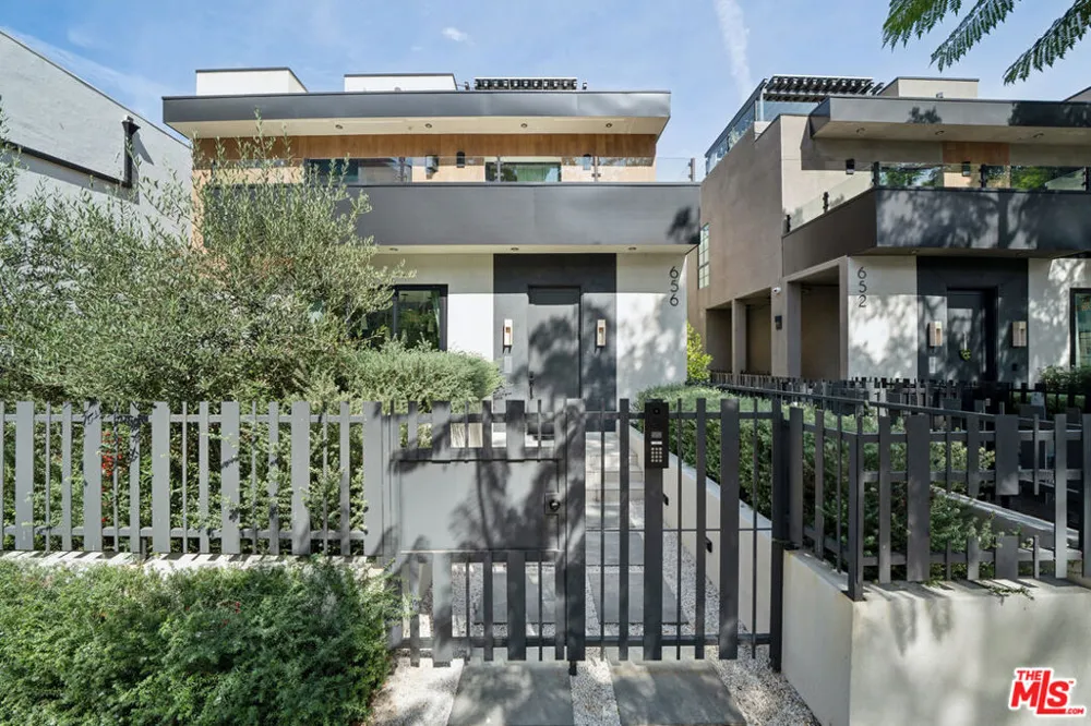 656 Huntley Drive #101 West Hollywood, CA 90069