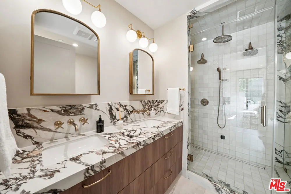 656 Huntley Drive #101 West Hollywood, CA 90069