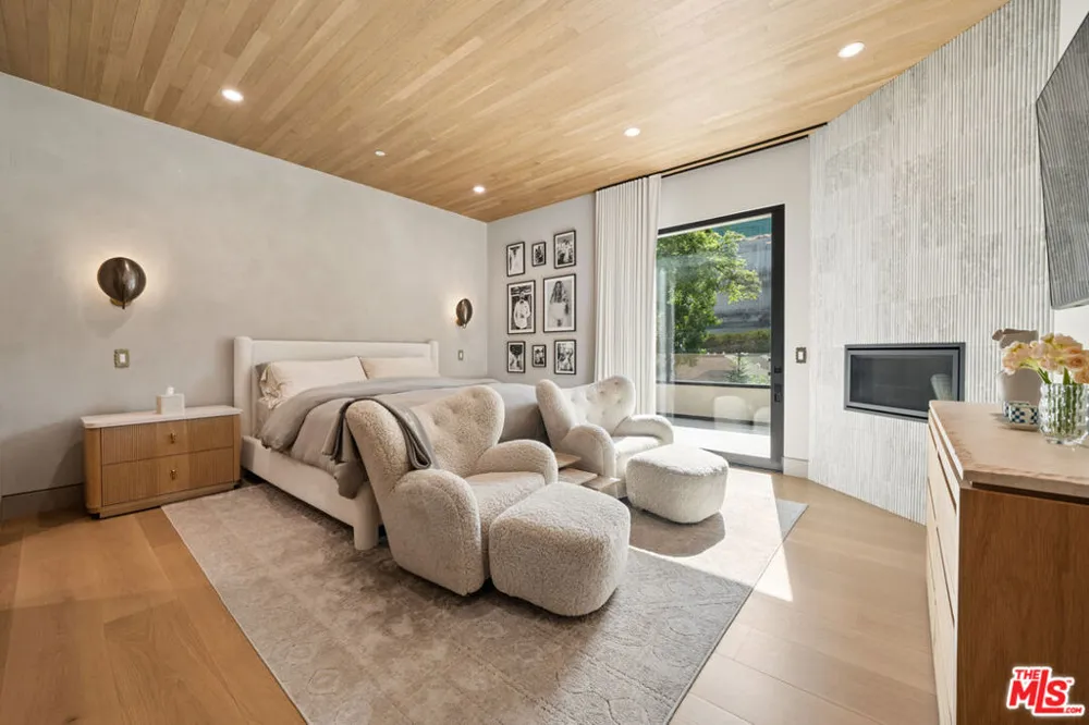 656 Huntley Drive #101 West Hollywood, CA 90069