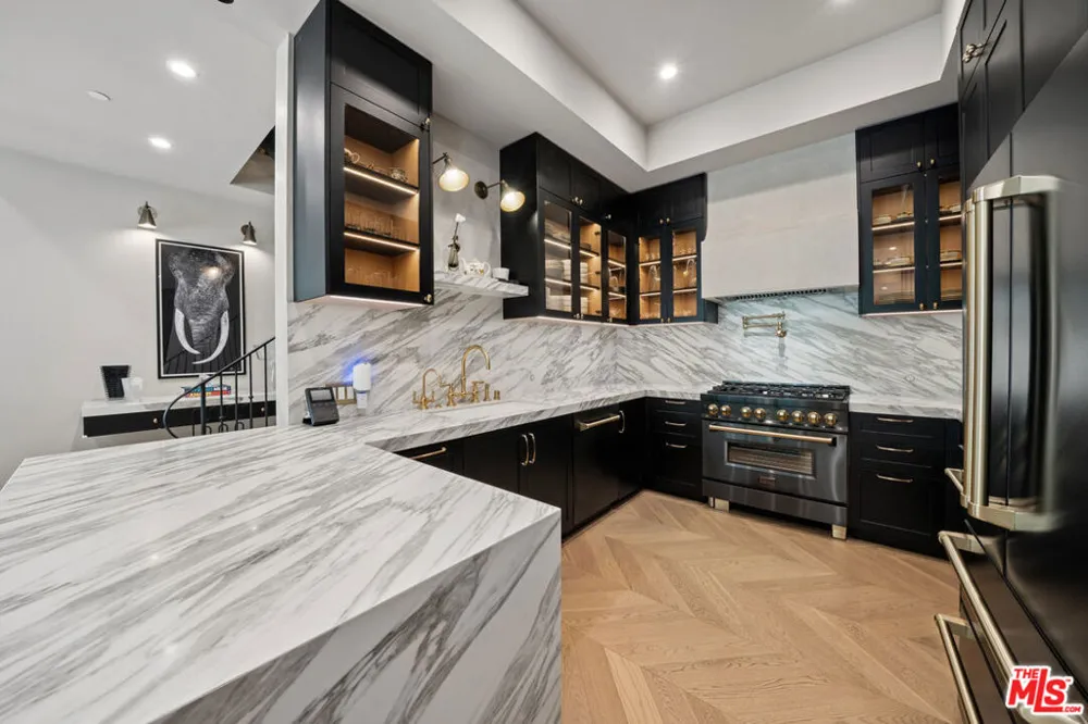 656 Huntley Drive #101 West Hollywood, CA 90069