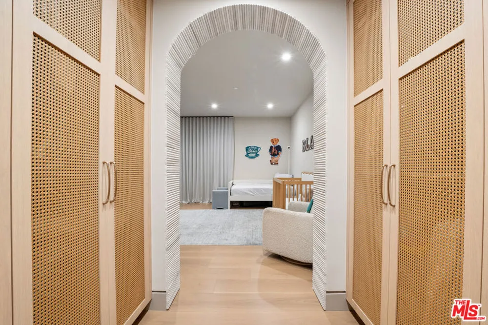 656 Huntley Drive #101 West Hollywood, CA 90069