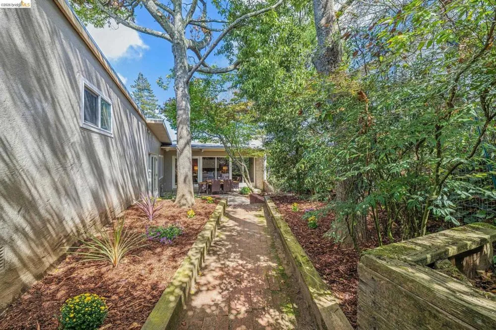 1024 Overlook Rd Berkeley, CA 94708