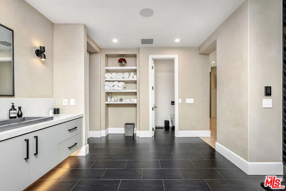 4205 Prado De La Puma Calabasas, CA 91302