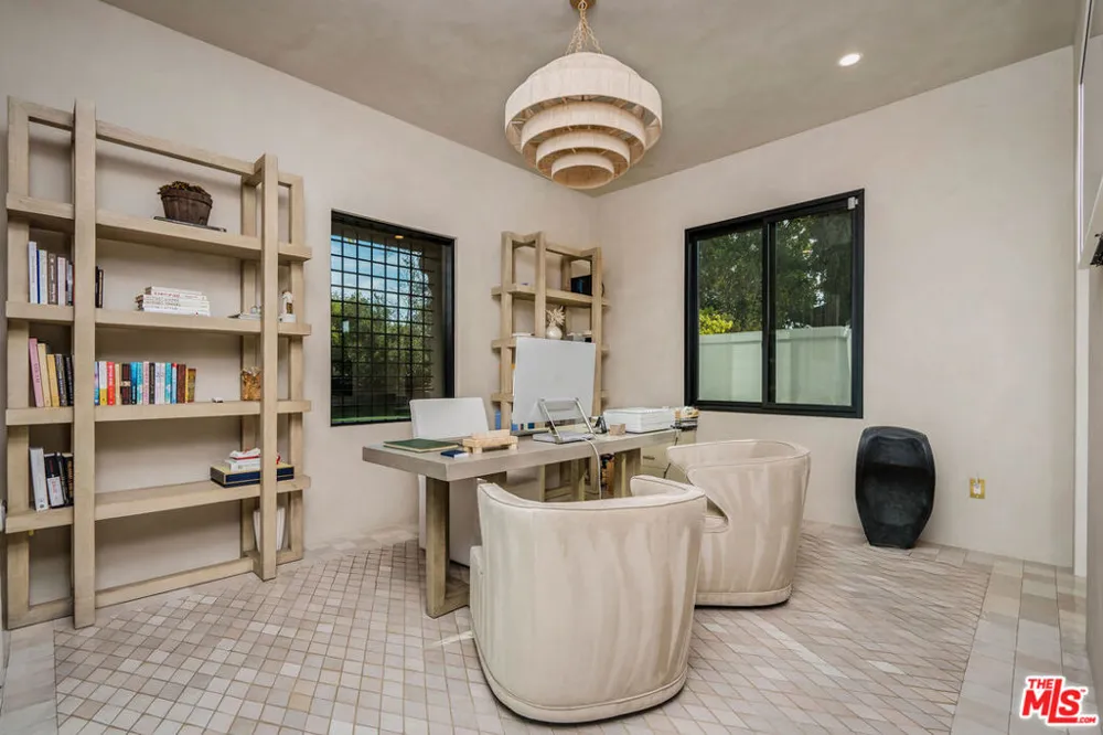4205 Prado De La Puma Calabasas, CA 91302